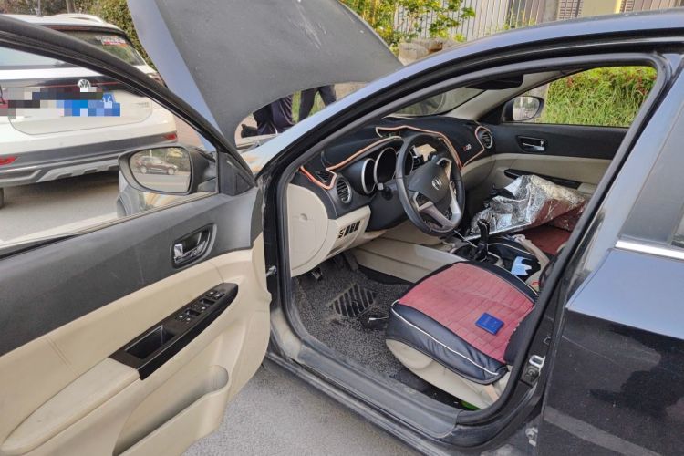 Used CHANGAN Eado 2014 1.6L Manual Luxury Model Driver Seat