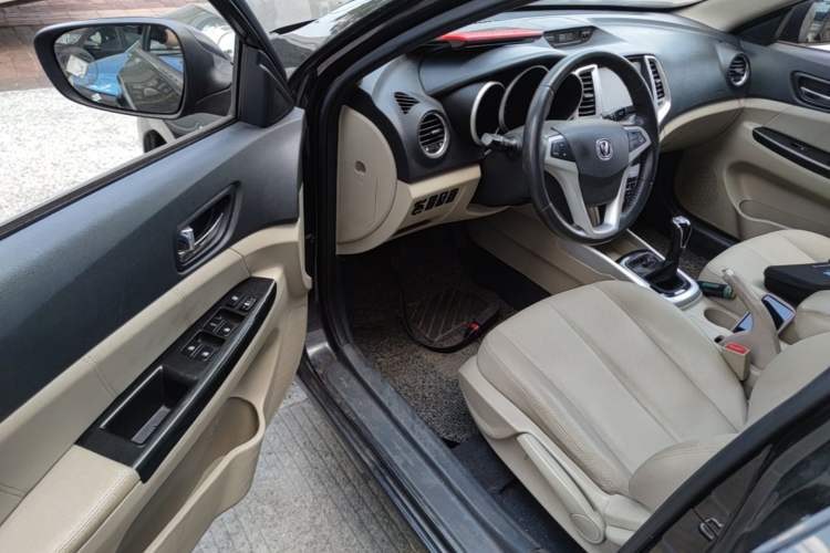 Used CHANGAN Eado 2014 1.6L Manual Luxury Model Driver Seat