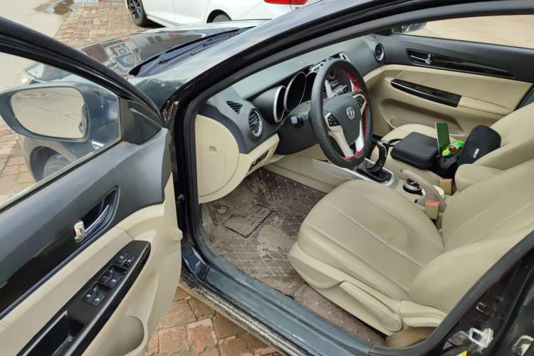 Used CHANGAN Eado 2014 1.6L Manual Luxury Model Driver Seat