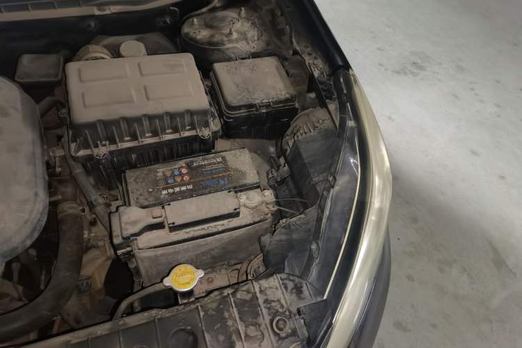 Used CHANGAN Eado 2014 1.6L Manual Luxury Model Engine Bay Left