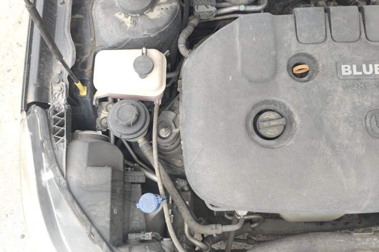 Used CHANGAN Eado 2014 1.6L Manual Luxury Model Engine Bay Right