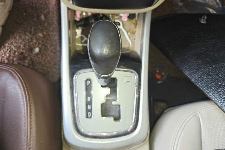 Used CHANGAN Eado 2014 1.6L Automatic Luxury Model Gear Lever