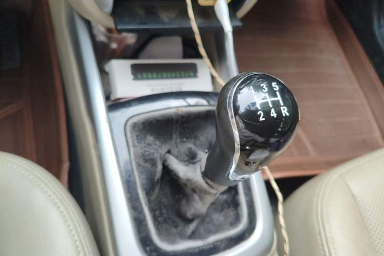 Used CHANGAN Eado 2014 1.6L Manual Luxury Model Gear Lever