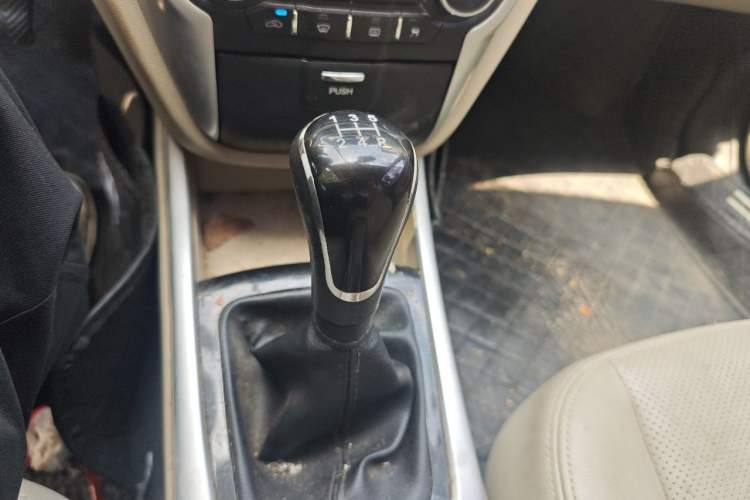 Used CHANGAN Eado 2014 1.6L Manual Luxury Model Gear Lever