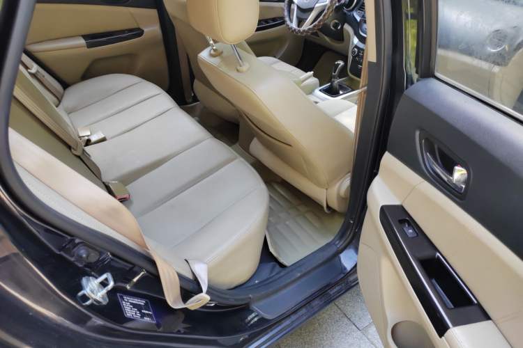 Used CHANGAN Eado 2014 1.6L Manual Luxury Model Interior 6