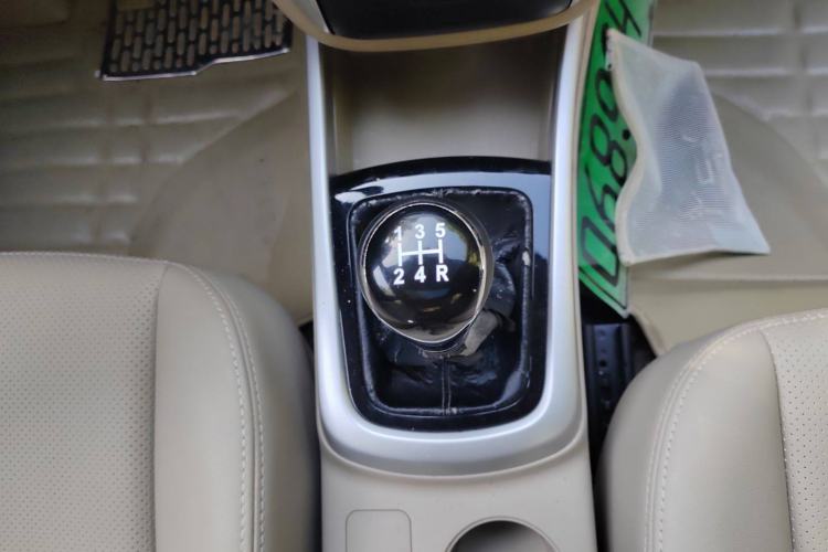 Used CHANGAN Eado 2014 1.6L Manual Luxury Model Interior 7