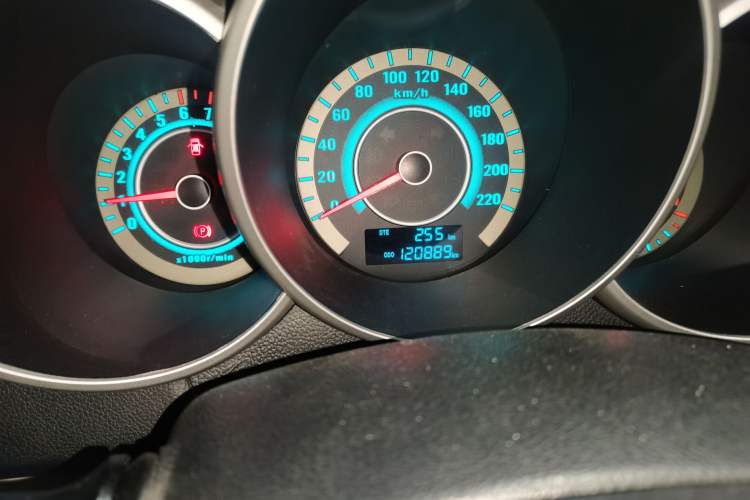 Used CHANGAN Eado 2014 1.6L Manual Luxury Model Odometer Close Up