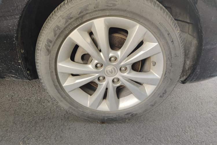 Used CHANGAN Eado 2014 1.6L Manual Luxury Model Right Front Wheel Hub