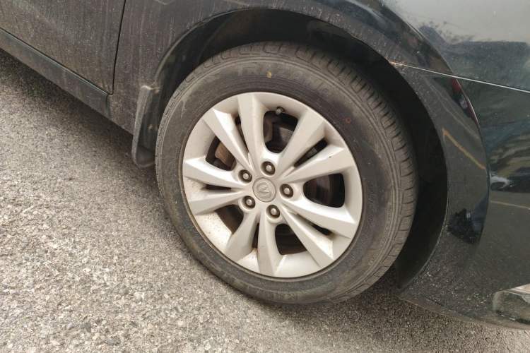 Used CHANGAN Eado 2014 1.6L Manual Luxury Model Right Front Wheel Hub