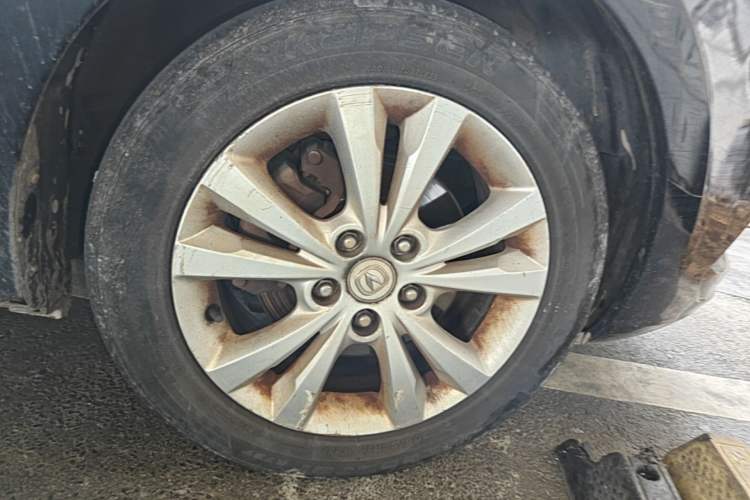 Used CHANGAN Eado 2014 1.6L Automatic Luxury Model Right Front Wheel Hub