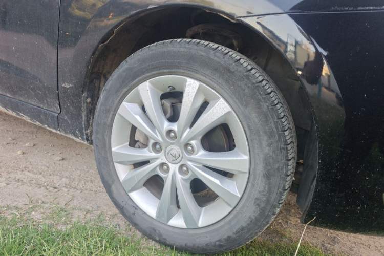 Used CHANGAN Eado 2014 1.6L Manual Luxury Model Right Front Wheel Hub