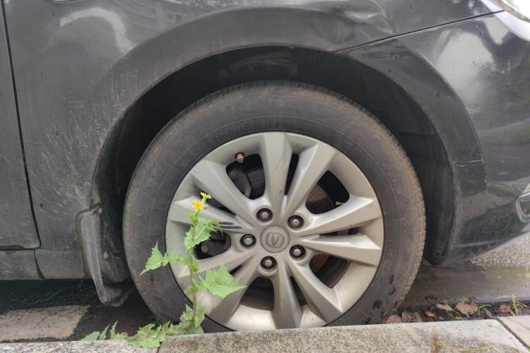 Used CHANGAN Eado 2014 1.6L Manual Luxury Model Right Front Wheel Hub