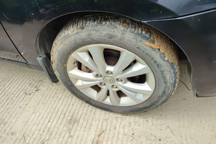 Used CHANGAN Eado 2014 1.6L Automatic Luxury Model Right Front Wheel Hub