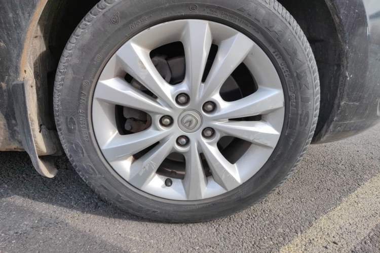 Used CHANGAN Eado 2014 1.6L Manual Luxury Model Right Front Wheel Hub