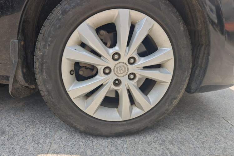 Used CHANGAN Eado 2014 1.6L Manual Luxury Model Right Front Wheel Hub