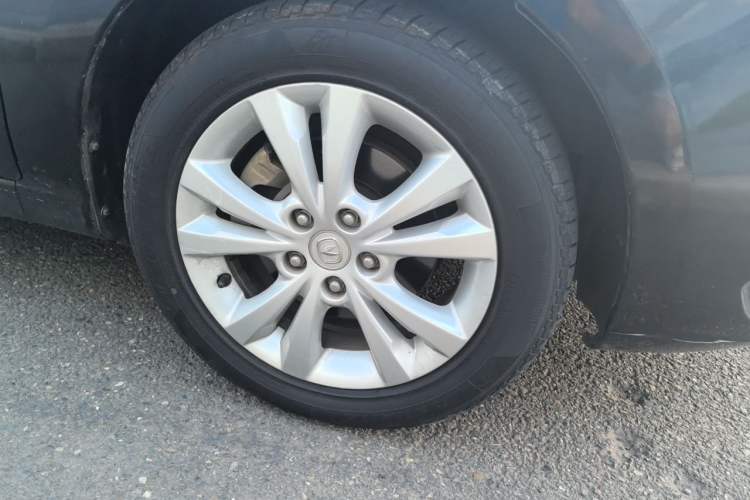 Used CHANGAN Eado 2014 1.6L Manual Luxury Model Right Front Wheel Hub
