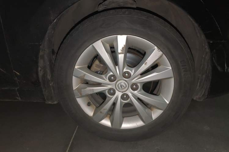 Used CHANGAN Eado 2014 1.6L Manual Luxury Model Right Front Wheel Hub