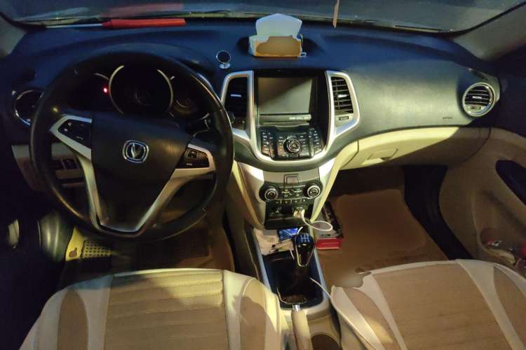 Used CHANGAN Eado 2014 1.6L Manual Luxury Model Center Console
