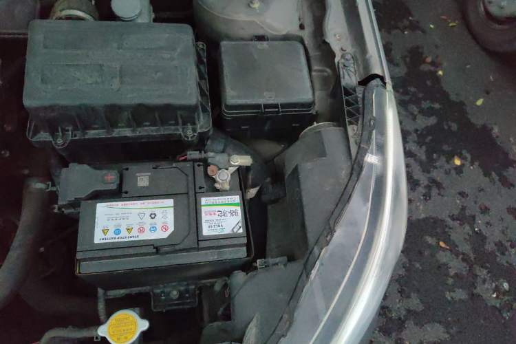 Used CHANGAN Eado 2014 1.6L Manual Luxury Model Engine Bay Left