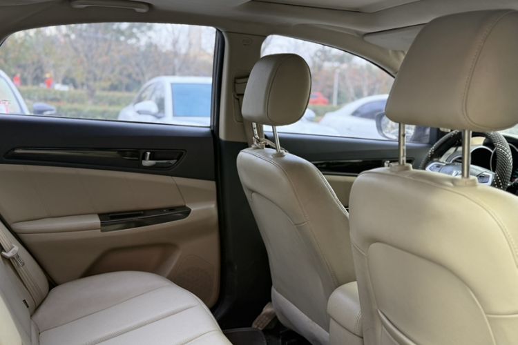 Used CHANGAN Eado 2014 1.6L Manual Luxury Model Interior 3