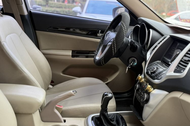 Used CHANGAN Eado 2014 1.6L Manual Luxury Model Interior 4