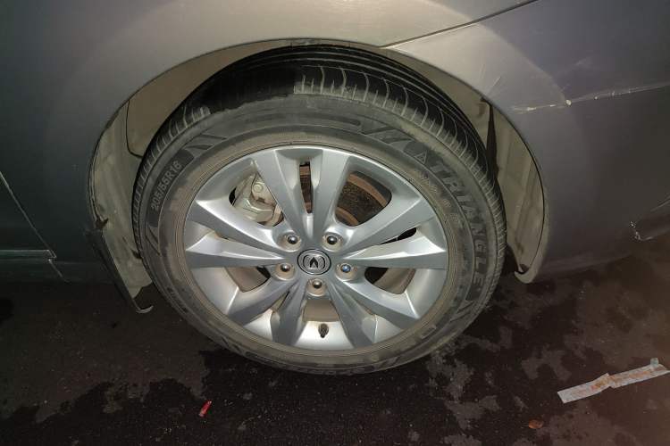 Used CHANGAN Eado 2014 1.6L Manual Luxury Model Right Front Wheel Hub