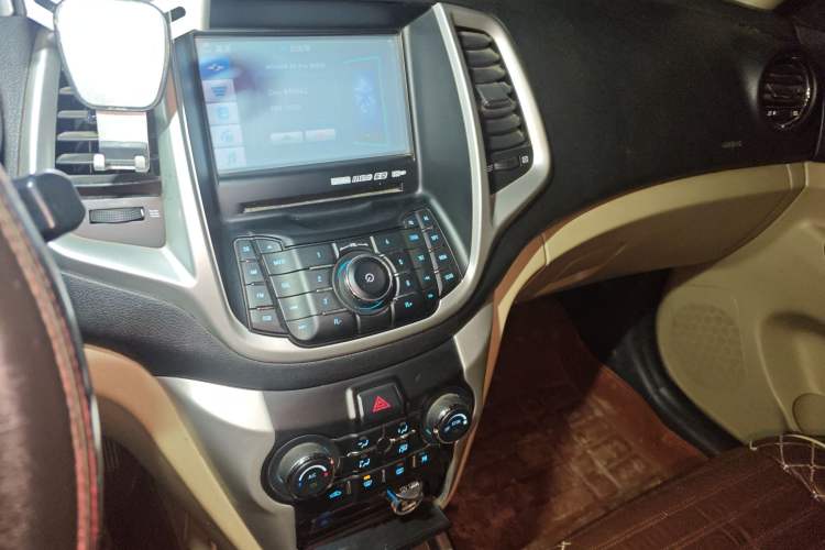 Used CHANGAN Eado 2014 1.6L Manual Luxury Model Audio And AC Panel