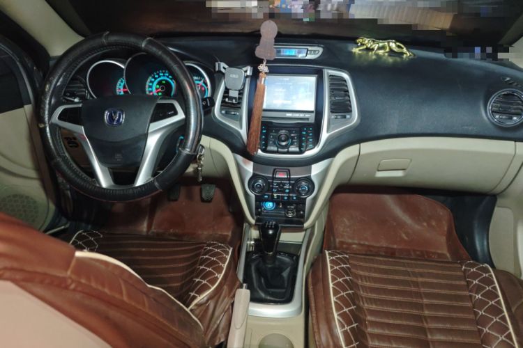 Used CHANGAN Eado 2014 1.6L Manual Luxury Model Center Console
