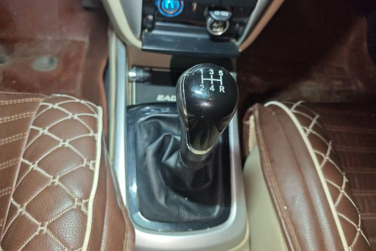 Used CHANGAN Eado 2014 1.6L Manual Luxury Model Gear Lever