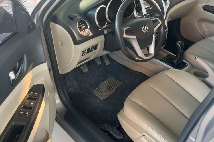 Used CHANGAN Eado 2014 1.6L Manual Luxury Model Interior 2