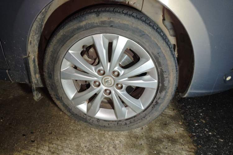 Used CHANGAN Eado 2014 1.6L Manual Luxury Model Right Front Wheel Hub