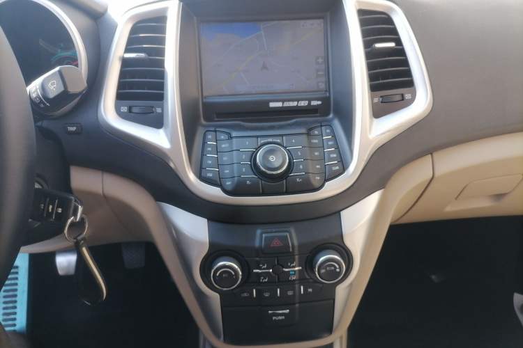 Used CHANGAN Eado 2014 1.6L Manual Luxury Model Audio And AC Panel