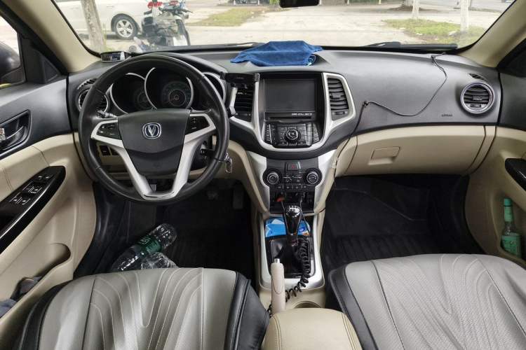 Used CHANGAN Eado 2014 1.6L Manual Luxury Model Center Console