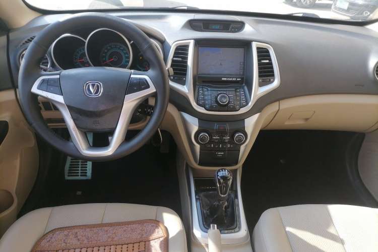 Used CHANGAN Eado 2014 1.6L Manual Luxury Model Center Console