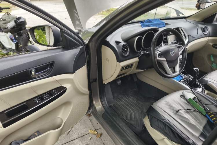 Used CHANGAN Eado 2014 1.6L Manual Luxury Model Driver Seat