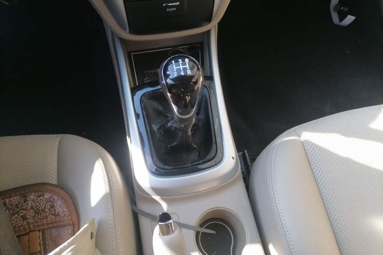 Used CHANGAN Eado 2014 1.6L Manual Luxury Model Gear Lever