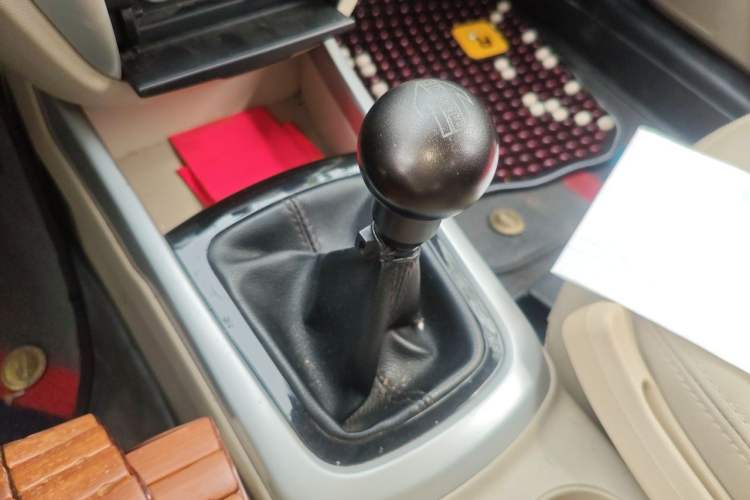 Used CHANGAN Eado 2014 1.6L Manual Luxury Model Gear Lever