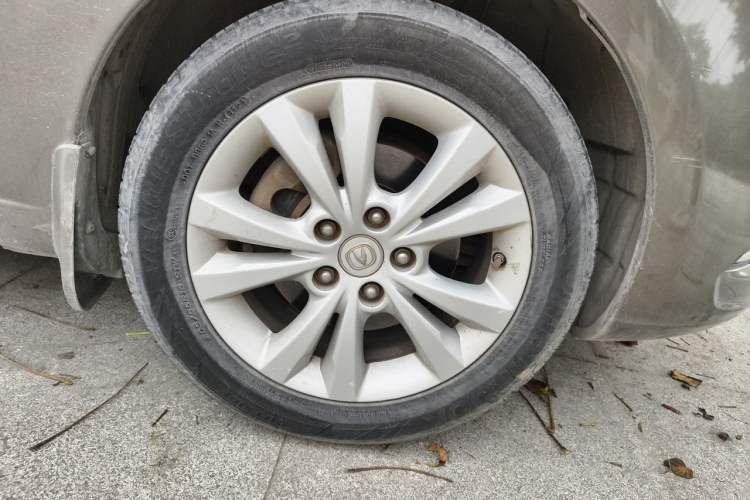 Used CHANGAN Eado 2014 1.6L Manual Luxury Model Right Front Wheel Hub