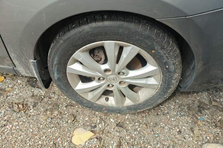 Used CHANGAN Eado 2014 1.6L Manual Luxury Model Right Front Wheel Hub