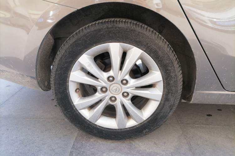 Used CHANGAN Eado 2014 1.6L Manual Luxury Model Right Rear Wheel Hub