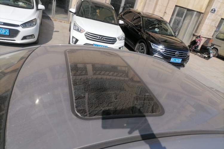 Used CHANGAN Eado 2014 1.6L Manual Luxury Model Roof