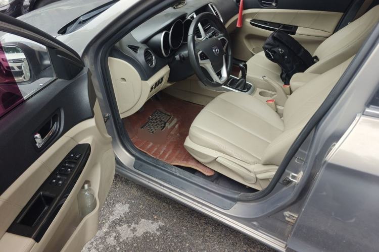 Used CHANGAN Eado 2014 1.6L Manual Elite Version Driver Seat