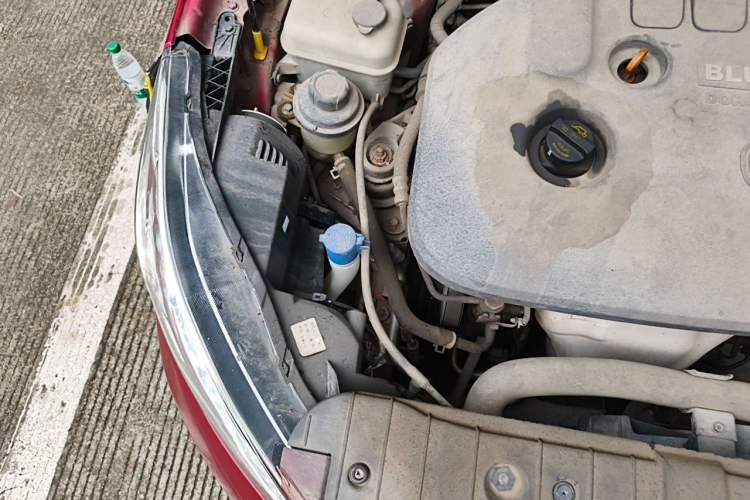 Used CHANGAN Eado 2014 1.6L Manual Luxury Model Engine Bay Right