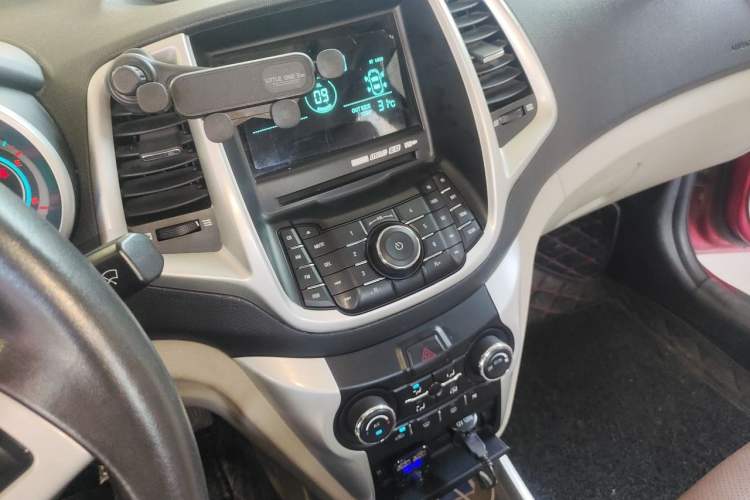 Used CHANGAN Eado 2014 1.6L Manual Luxury Model Audio And AC Panel