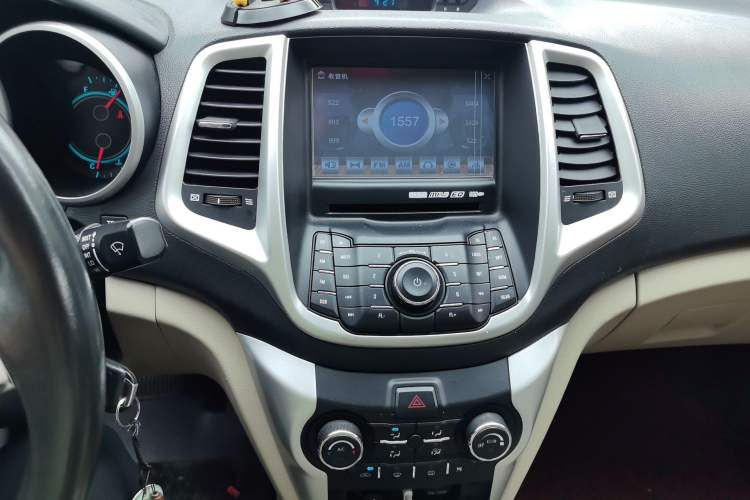 Used CHANGAN Eado 2014 1.6L Automatic Luxury Model Audio And AC Panel