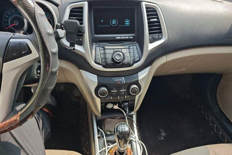 Used CHANGAN Eado 2014 1.6L Manual Luxury Model Audio And AC Panel