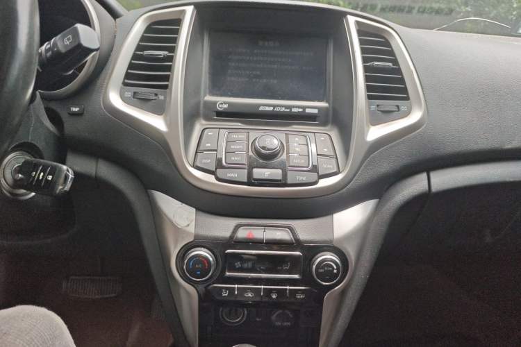 Used CHANGAN Eado 2014 1.6L Automatic Luxury Model Audio And AC Panel