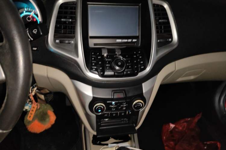 Used CHANGAN Eado 2014 1.6L Manual Luxury Model Audio And AC Panel