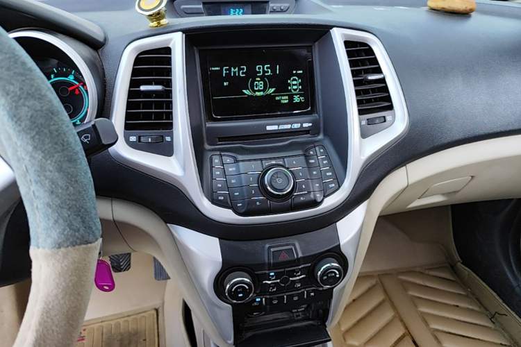 Used CHANGAN Eado 2014 1.6L Manual Luxury Model Audio And AC Panel