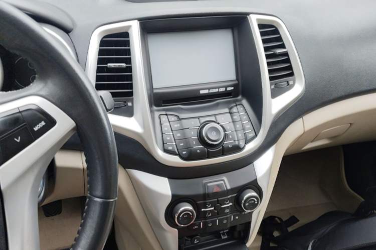 Used CHANGAN Eado 2014 1.6L Manual Luxury Model Audio And AC Panel